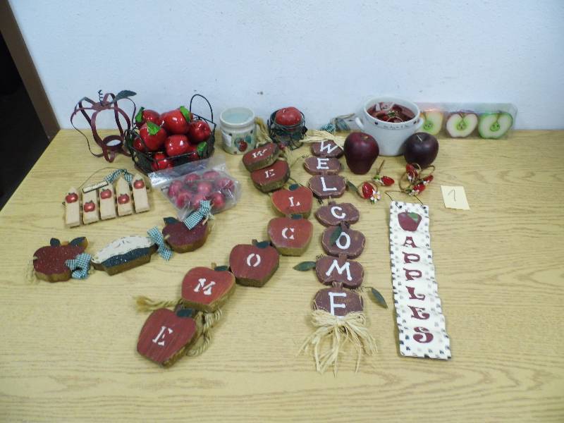 lot 7 image: Apples, Apples, Apples