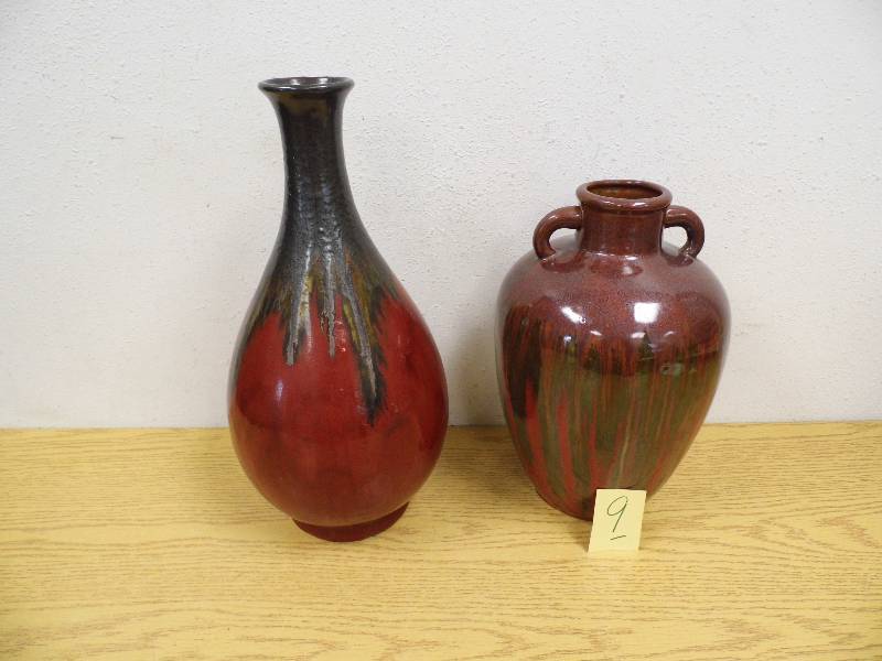 lot 9 image: Vases