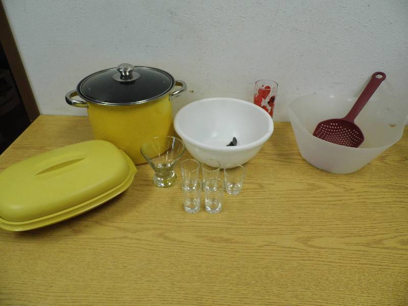 lot 12 image: Kitchen Misc