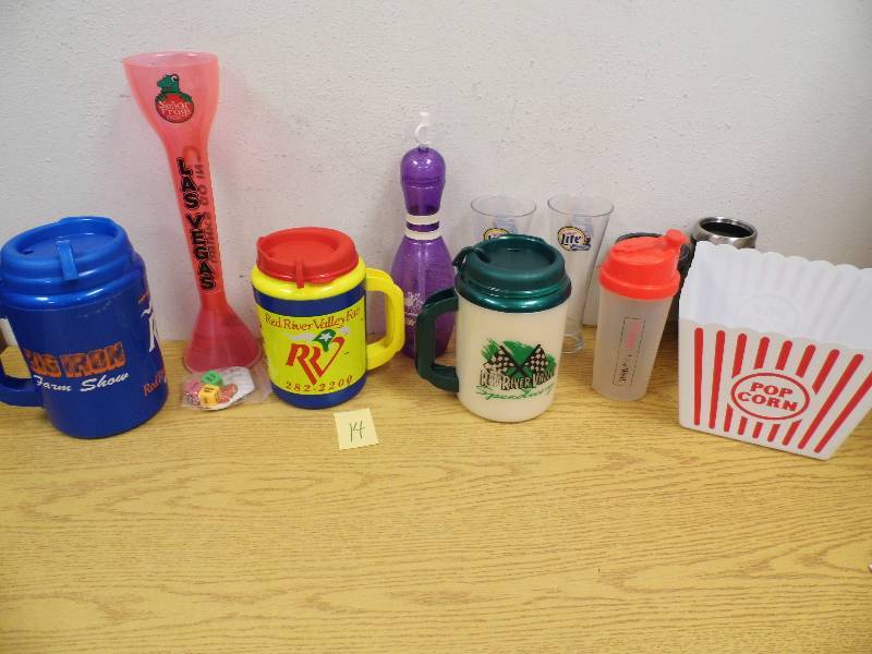 lot 14 image: Mugs