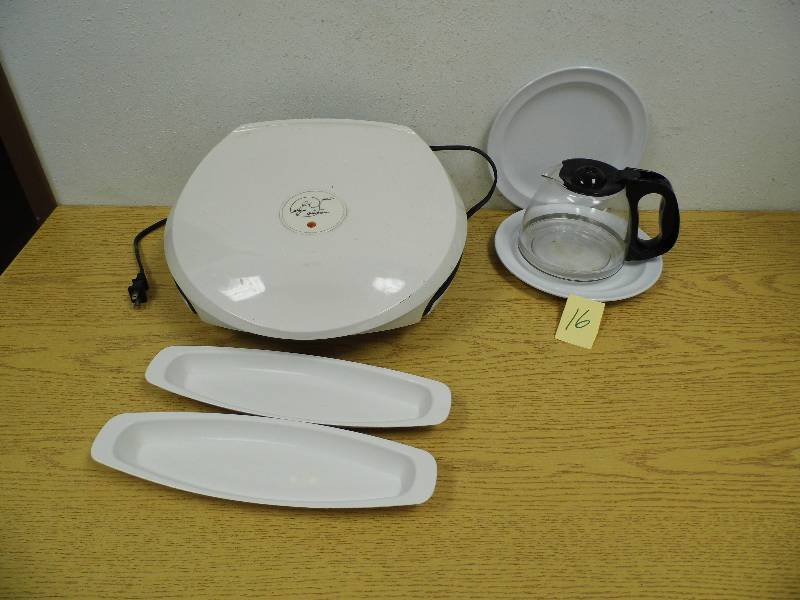 lot 16 image: Foreman Grill & Coffee Pot