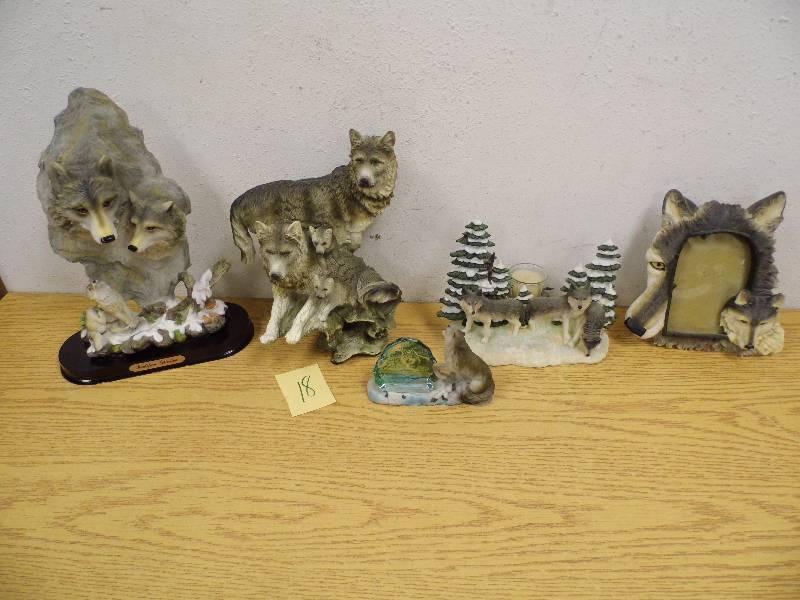lot 18 image: Wolves
