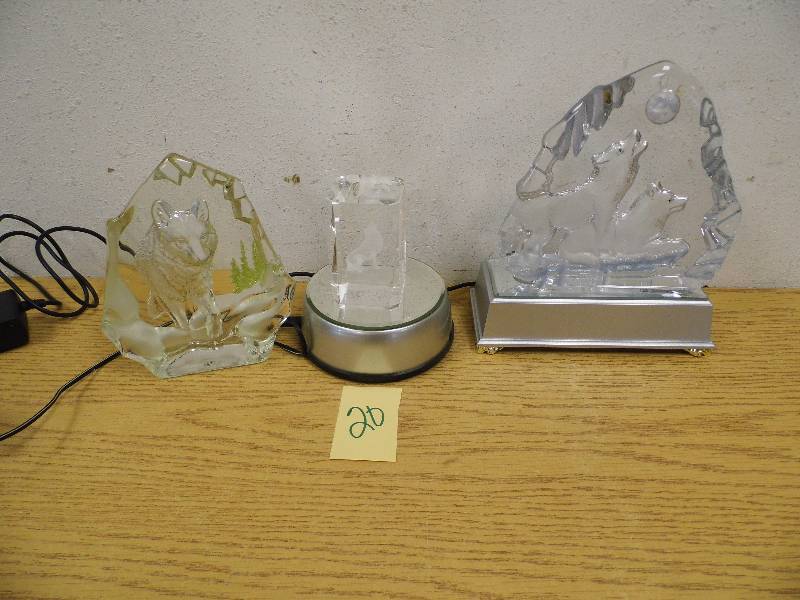 lot 20 image: Wolves