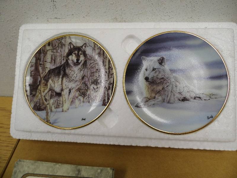 lot 22 image: Mini Wolf Plates
