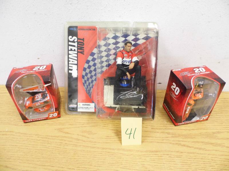 lot 41 image: Tony Stewart Nascar Items