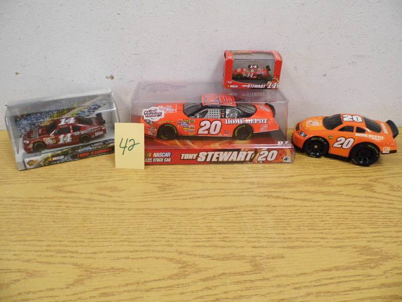 lot 42 image: Tony Stewart Nascar Items
