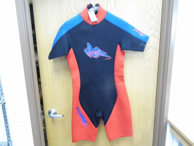 lot 49 image: Stearns Wet Suit