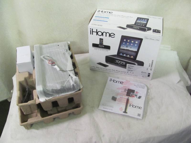 lot 17 image: iHome iPad iPod iPhone Dual Alarm Clock Radio