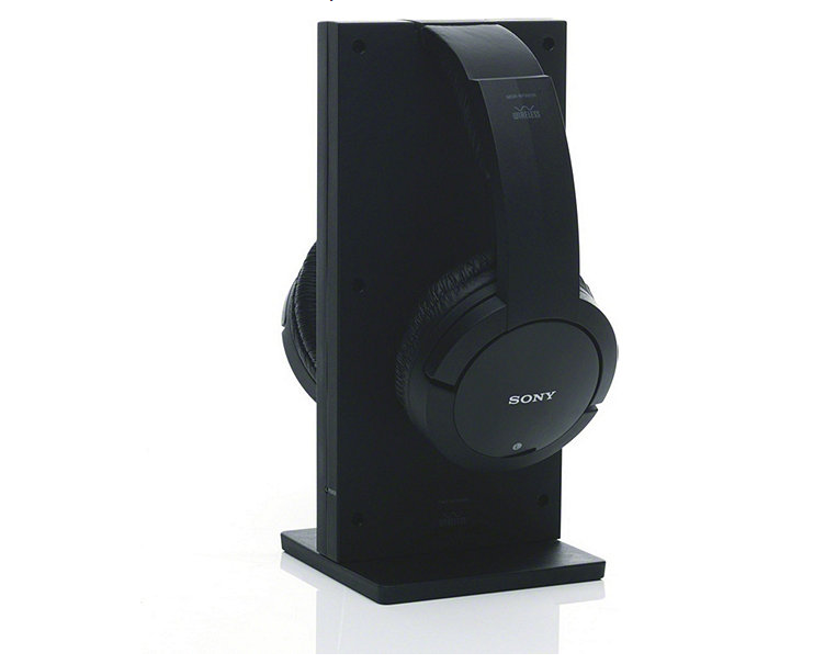 lot 19 image: Sony Noise-Reduction Wireless Headphones