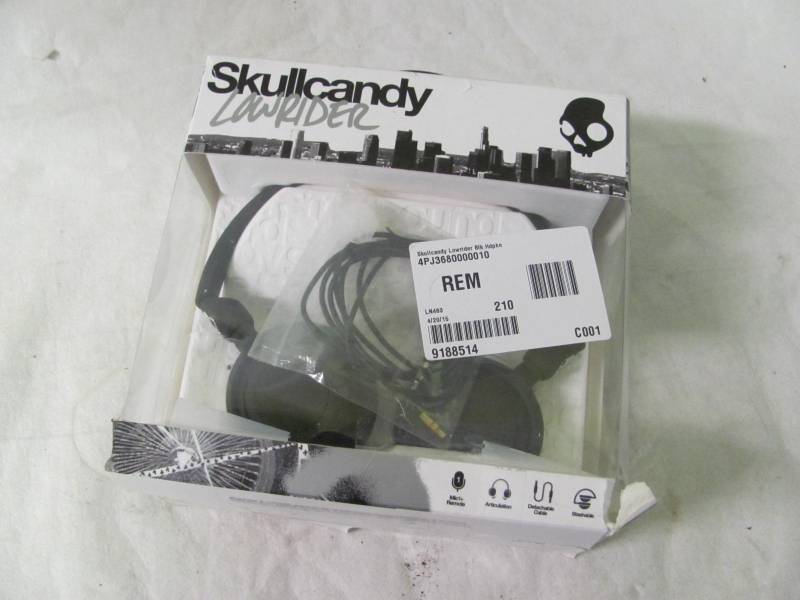 lot 20 image: Skullcandy Lowrider Headphones