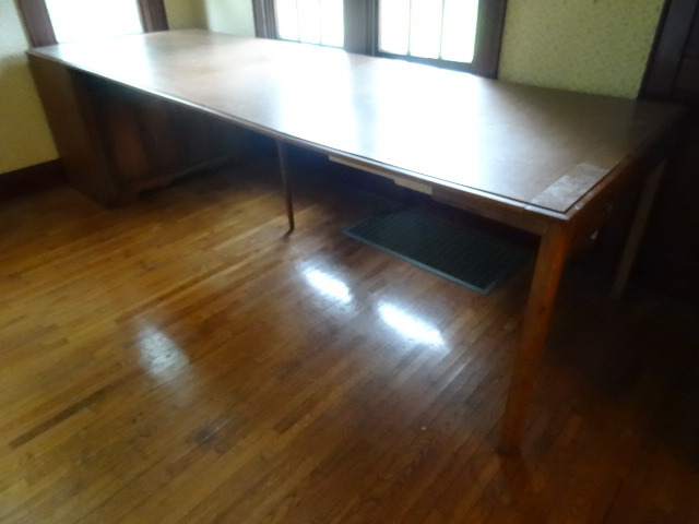 Compact Table