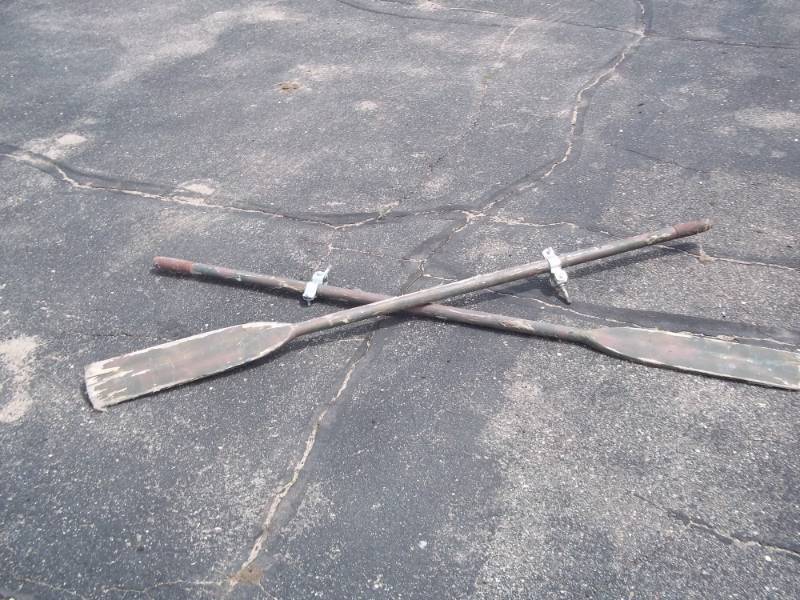 lot 4 image: Pair of boat oars