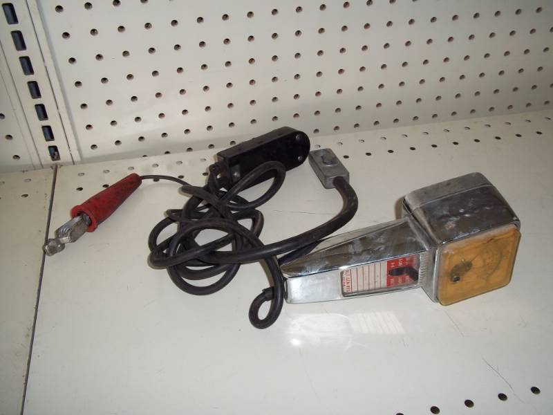 lot 12 image: Alt - Gen - Reg Tester, Model T-142