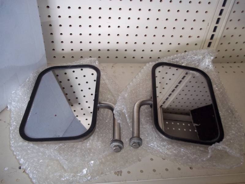lot 19 image: Pair of New truck mirrors