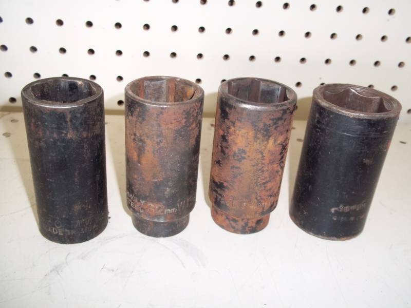 lot 21 image: Impact 12 Sockets set of 4