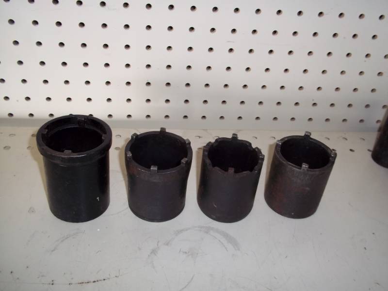 lot 22 image: Hub Wrenches