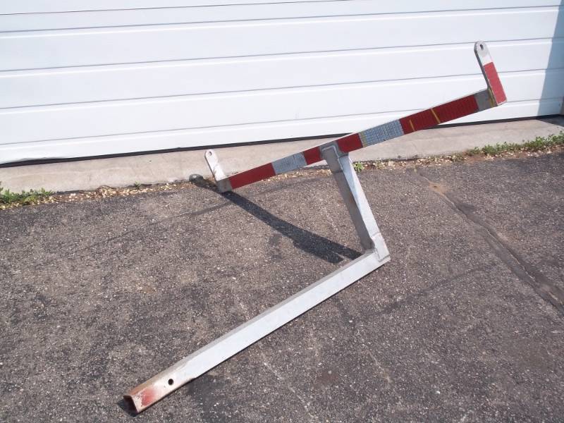 lot 28 image: Aluminum truck bed extender