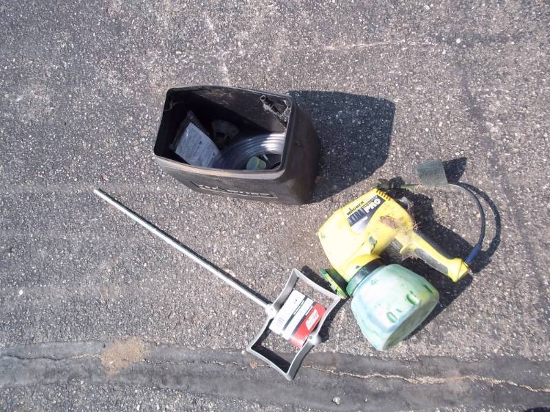 lot 33 image: Wagner spray painter with Paint stir paddle