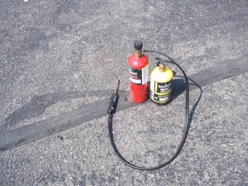 lot 34 image: Mini Torch set