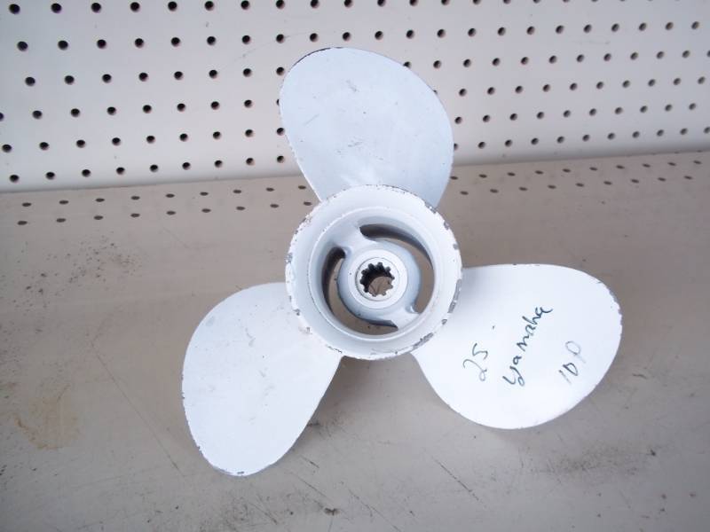 lot 39 image: Prop for 25 HP Yamaha