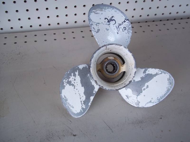 lot 40 image: Prop for 25 HP Yamaha