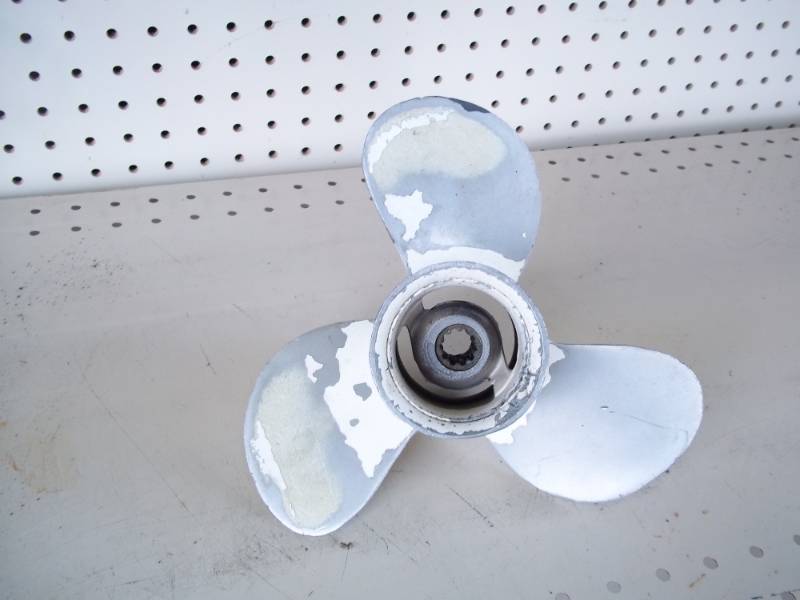 lot 41 image: Prop for 25 HP Yamaha