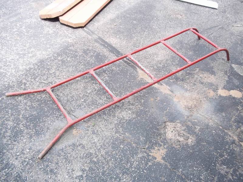 lot 47 image: Metal ladder