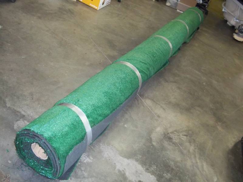 lot 50 image: 60 Yards of New outdoor green Carpet, 12 x45