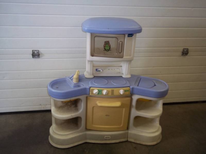 lot 53 image: Childs Kitchen