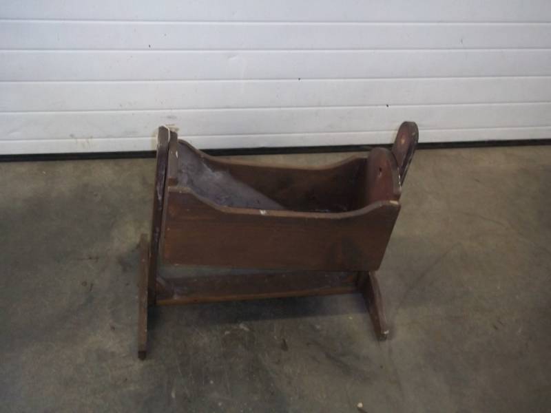 lot 55 image: Vintage wood doll cradle