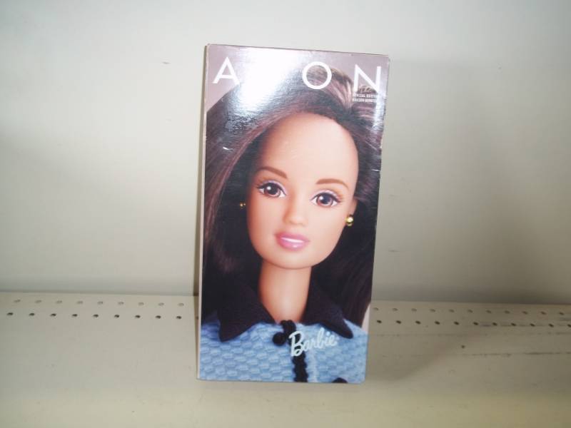 lot 71 image: Avon Doll