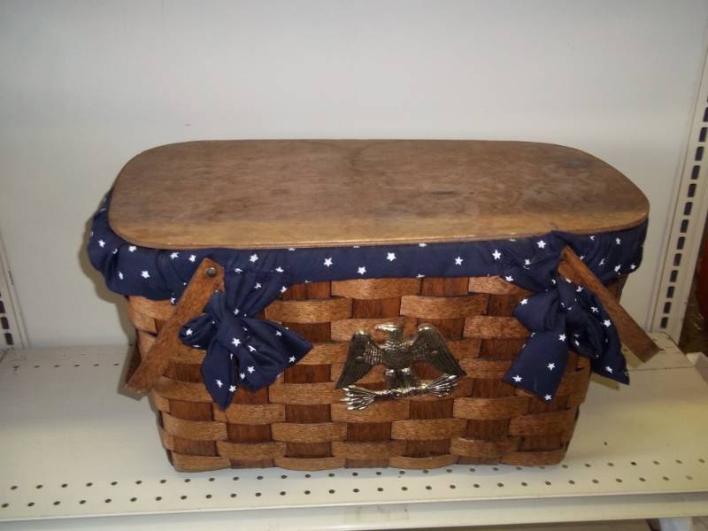 lot 85 image: Picnic Basket