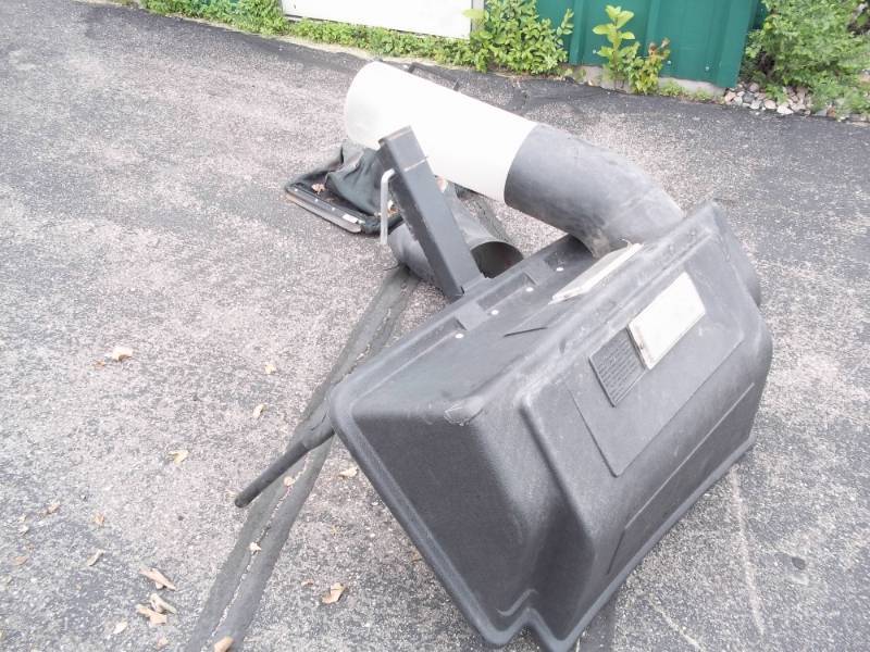 lot 106 image: Leaf Bagger for Craftsman Mower