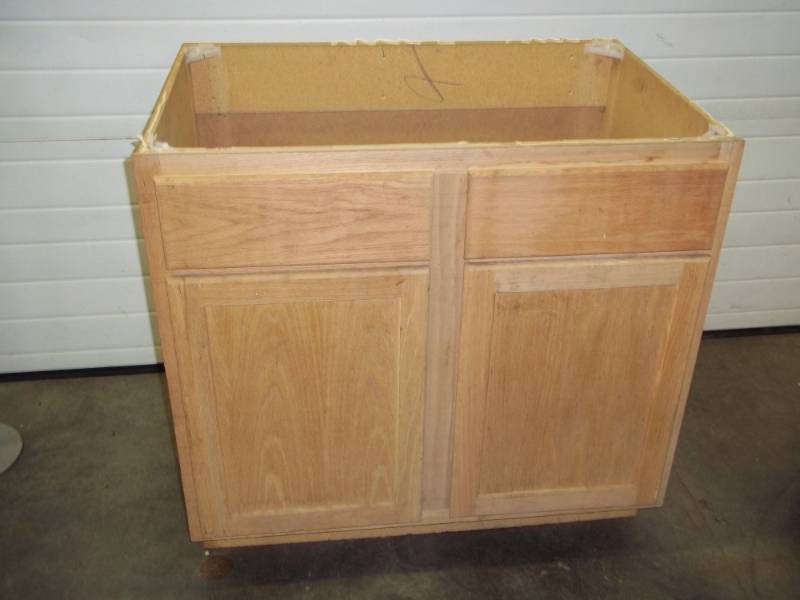 lot 113 image: 36 Sink Base