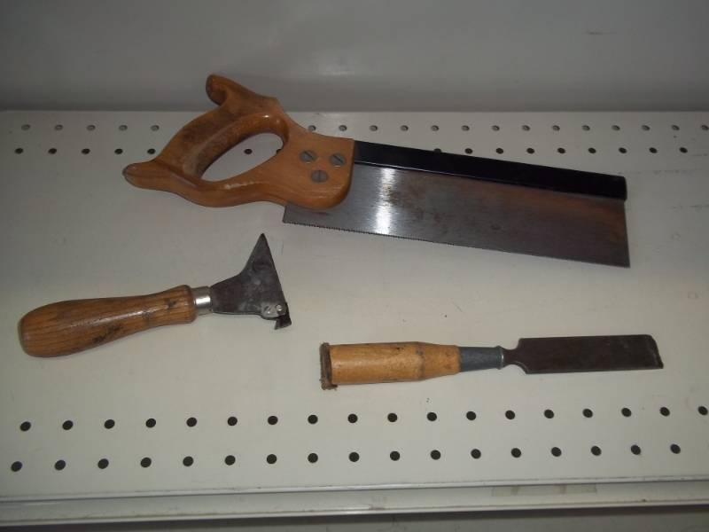 Hand saw, paint scrapper and chisel...