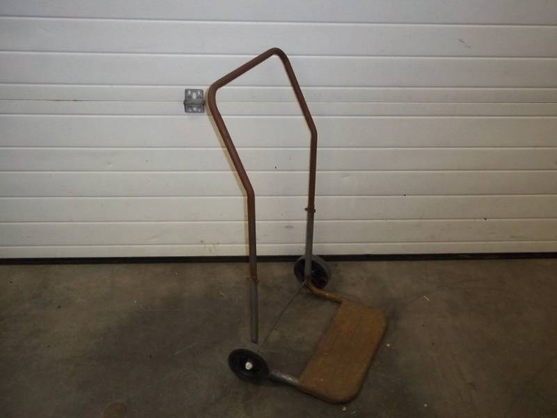 lot 140 image: 2 wheel cart