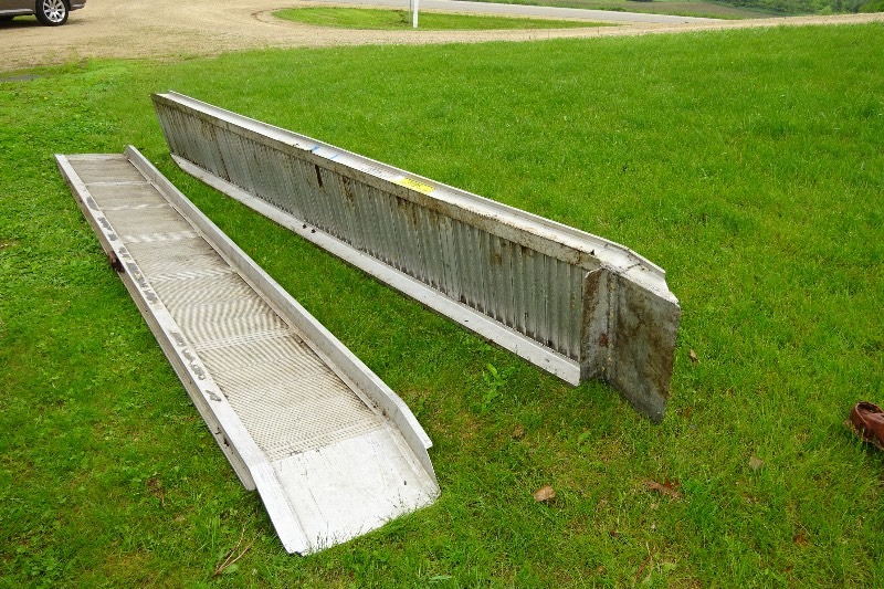 lot 4 image: 2 Aluminum Ramps