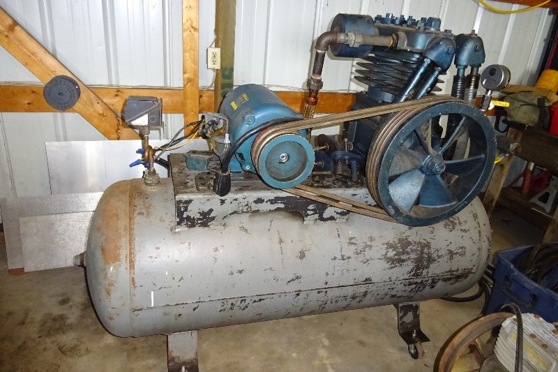 lot 12 image: Air compressor
