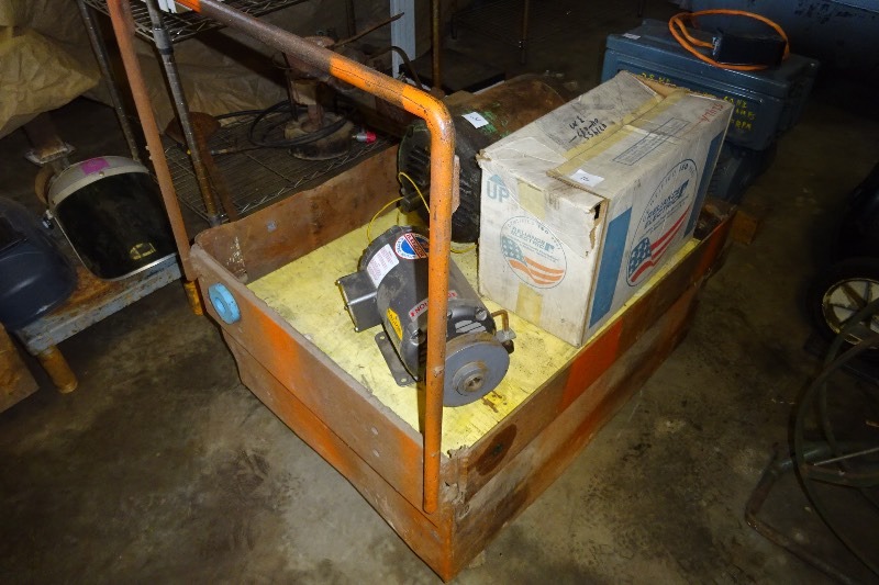 lot 18 image: Rolling cart