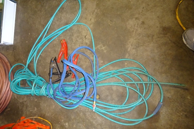 lot 46 image: Jumper cables and air hose