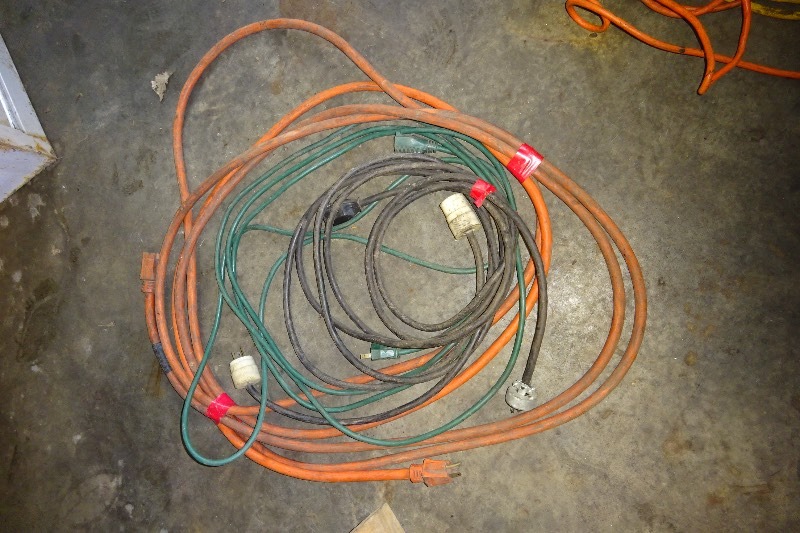lot 50 image: 3 extension cords