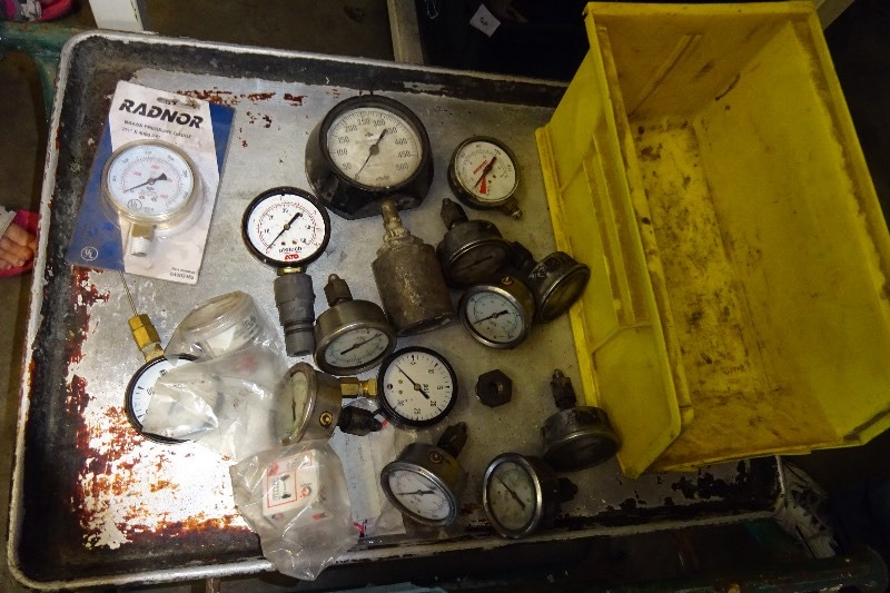 lot 87 image: Lot of variety gauges