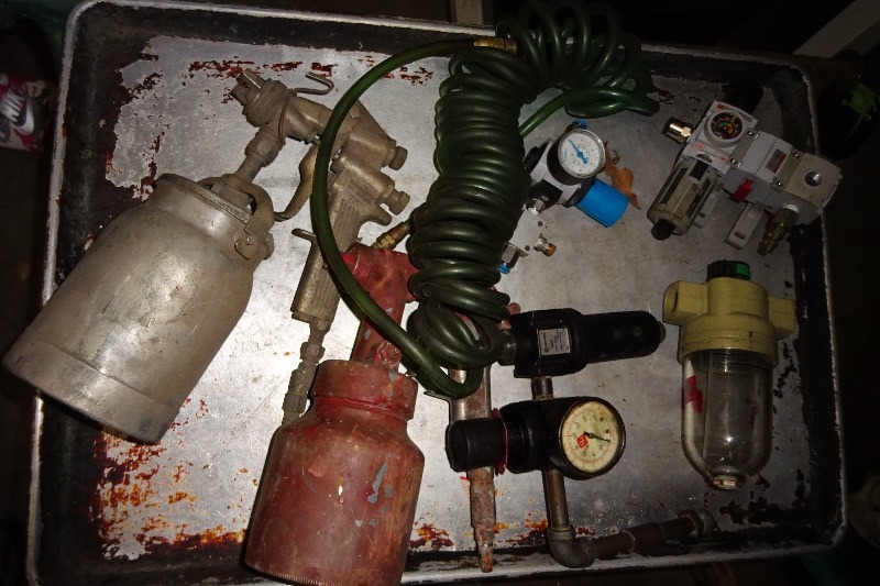 lot 89 image: 2 paint guns, flow meters, hose
