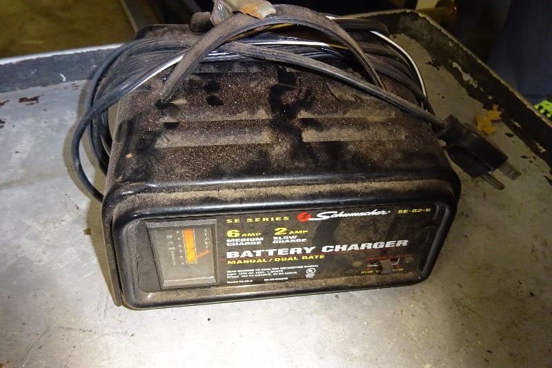 lot 96 image: Battery charger