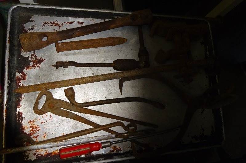 lot 99 image: Vintage tools