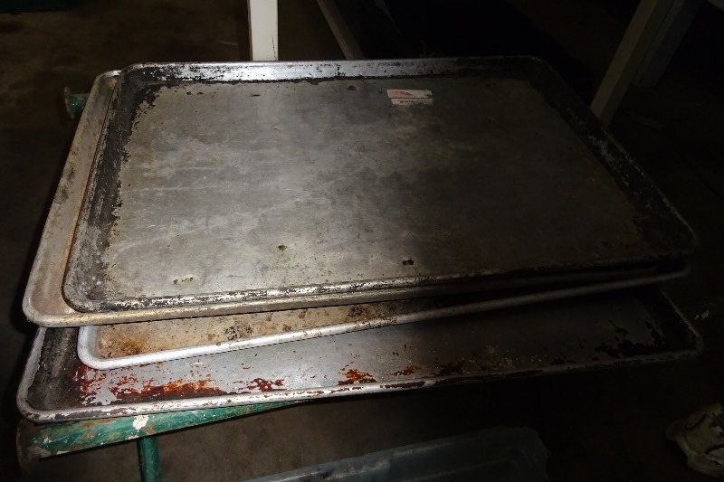 lot 115 image: Restaurant trays 4 sheet trays