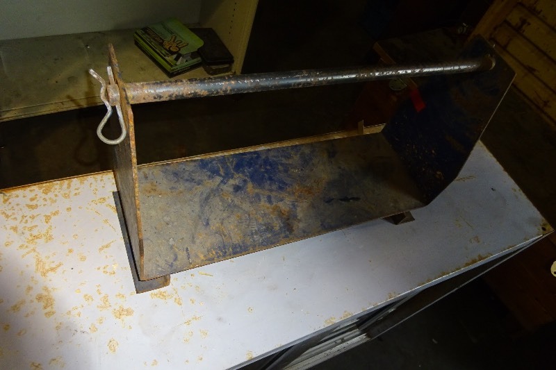 lot 138 image: Wire reel holder