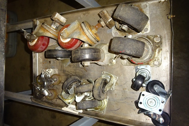 lot 142 image: 3 sets of rollers, 3 sets of 2 rollers each