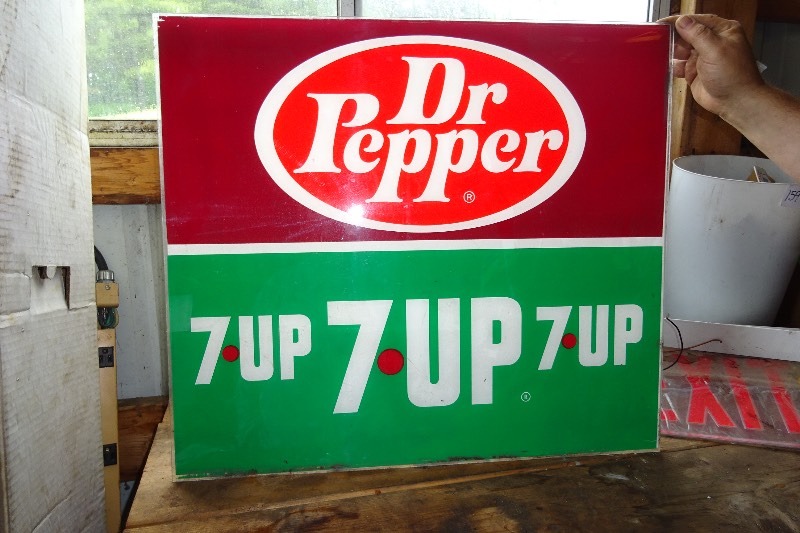 lot 162 image: Dr Pepper , 7 up pop machine lenses