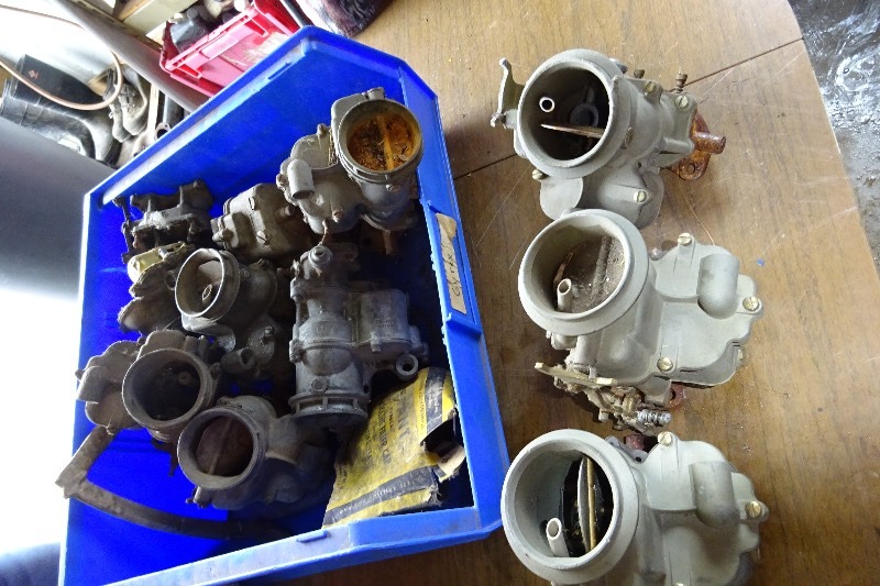 lot 176 image: Ford flat carburetors and more